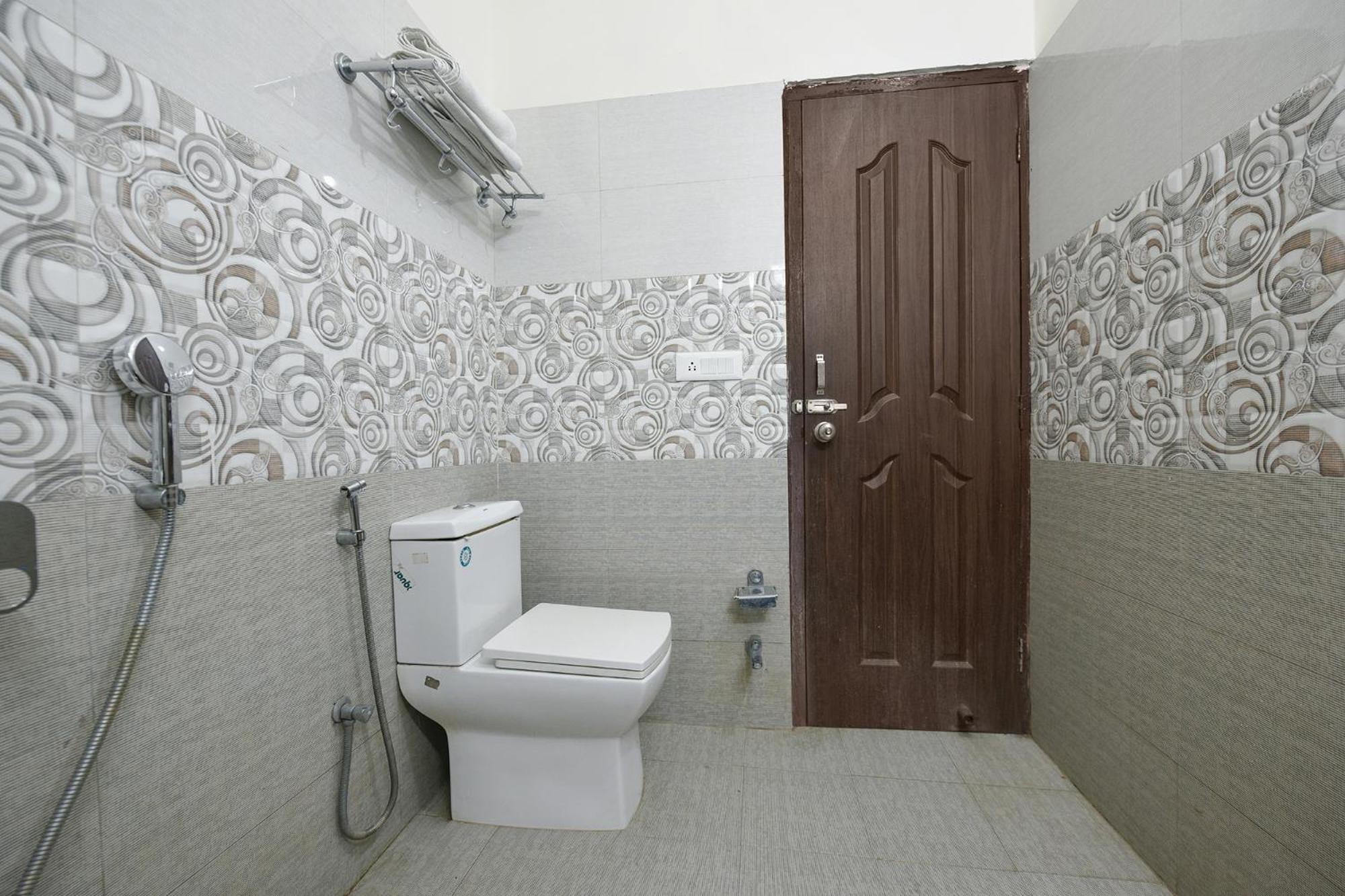 Fabhotel Kempty Lake Resort 무소리에 외부 사진
